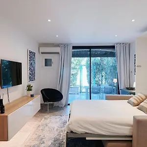 Moderne Dans Le Golfe De Saint-tropez Gassin